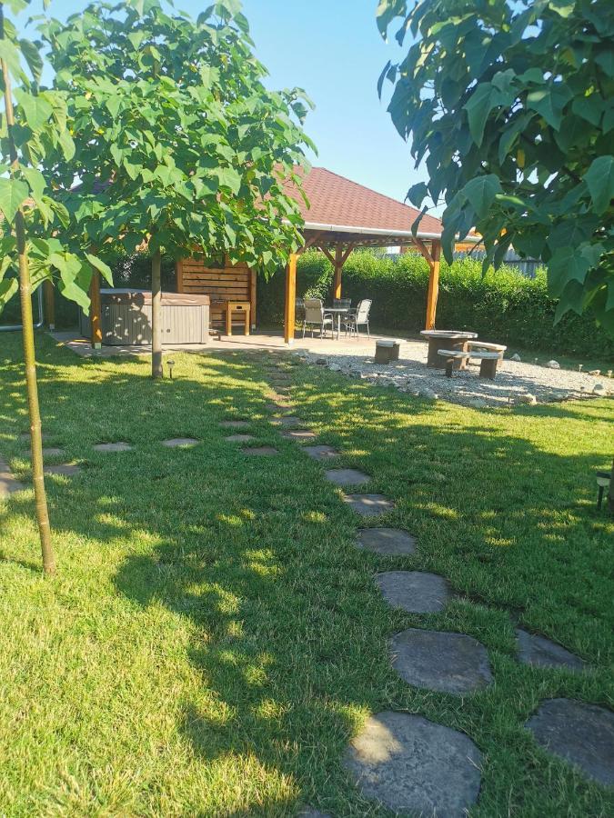 Zso-Ze Apartman Tiszafured Exterior photo